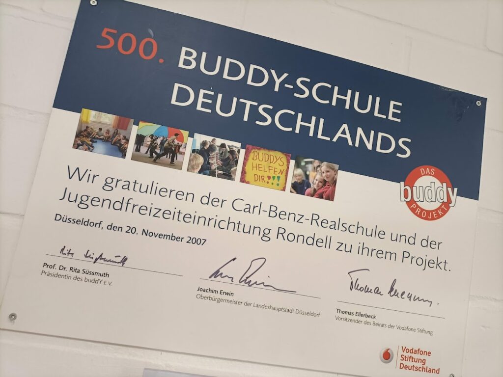 Bild der Auszeichnung zur Buddy-Schule